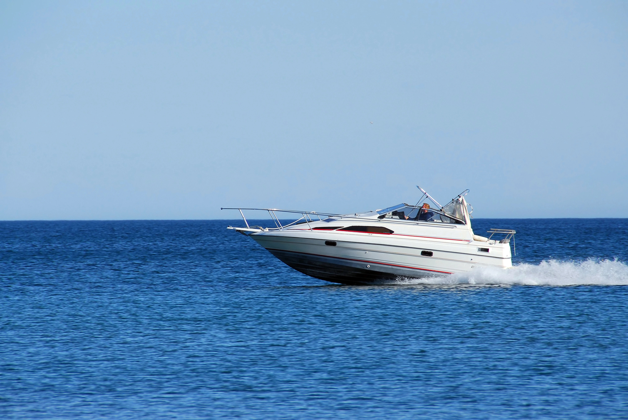 bateau a moteur